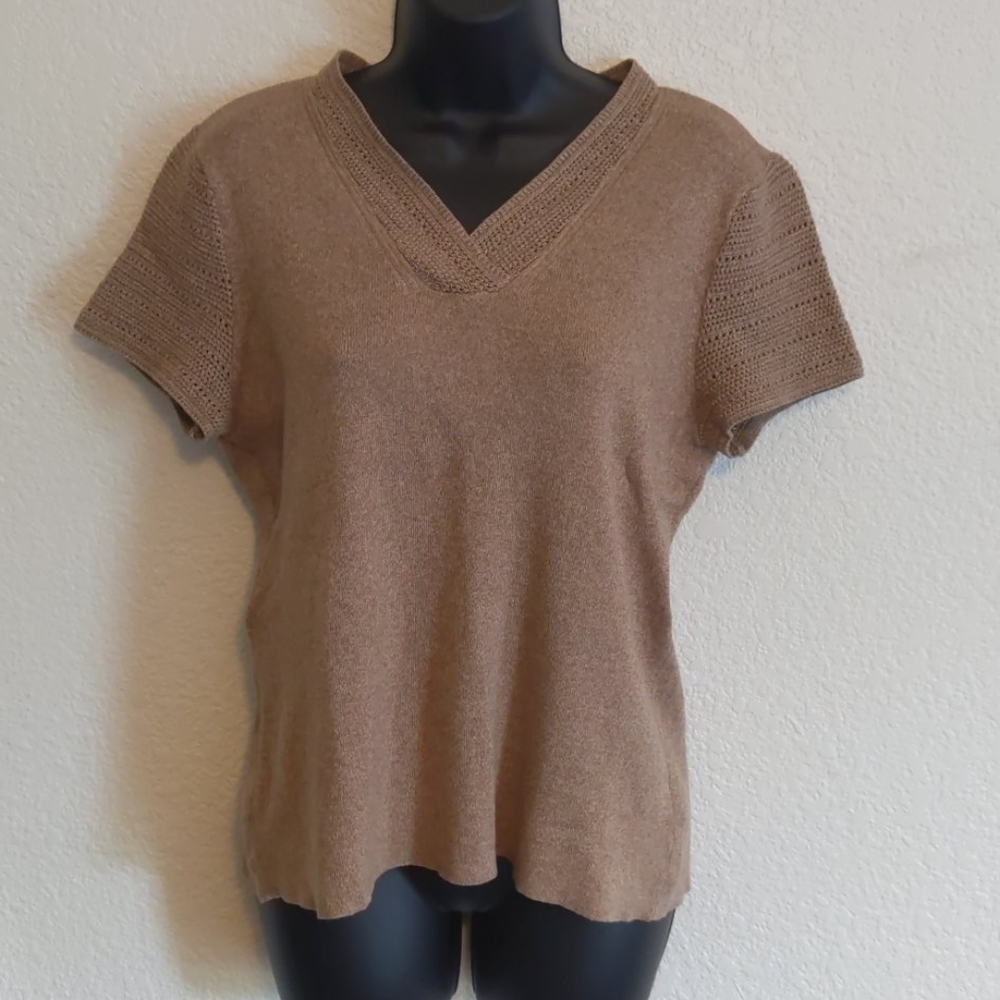 Liz Claiborne v neck